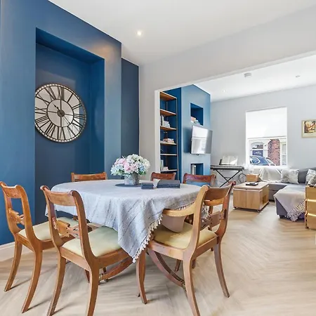 Gorgeous Terraced House In - Pass The Keys *