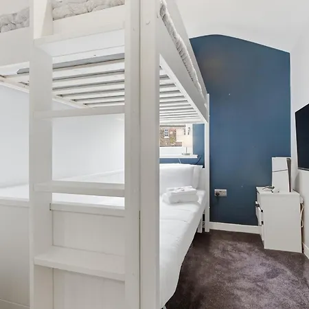 Holiday home Gorgeous Terraced House In - Pass The Keys *
